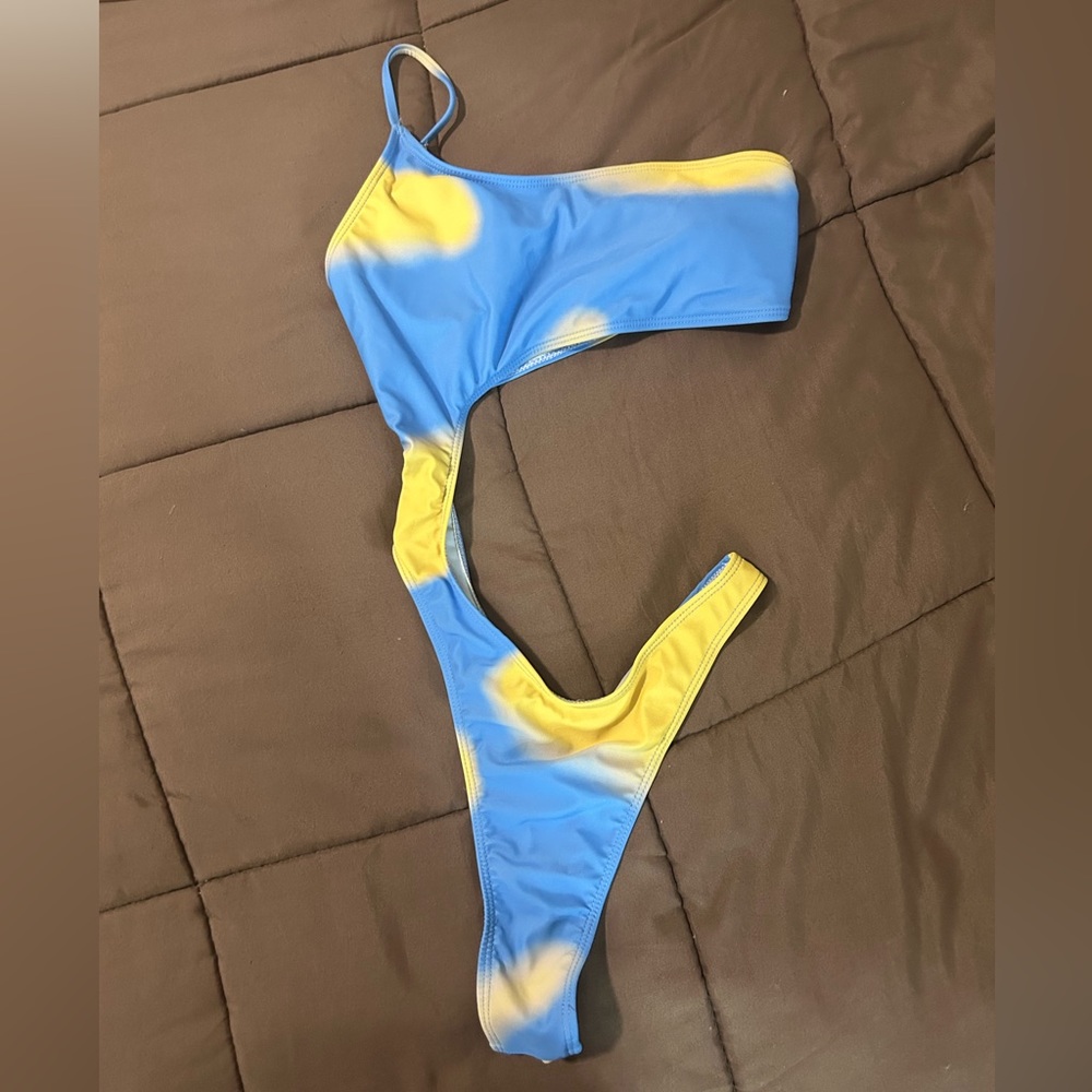 Ombré one - cut one piece swimsuit